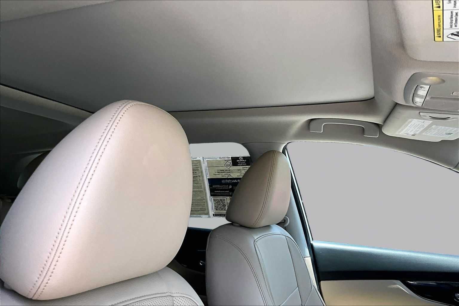 Used 2020 Pearl White Tricoat Nissan SL image 14