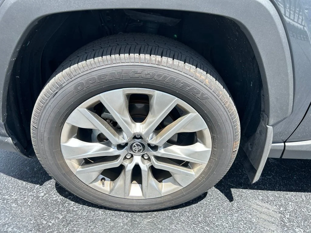 Used 2025 Gray Toyota XLE Premium image 12