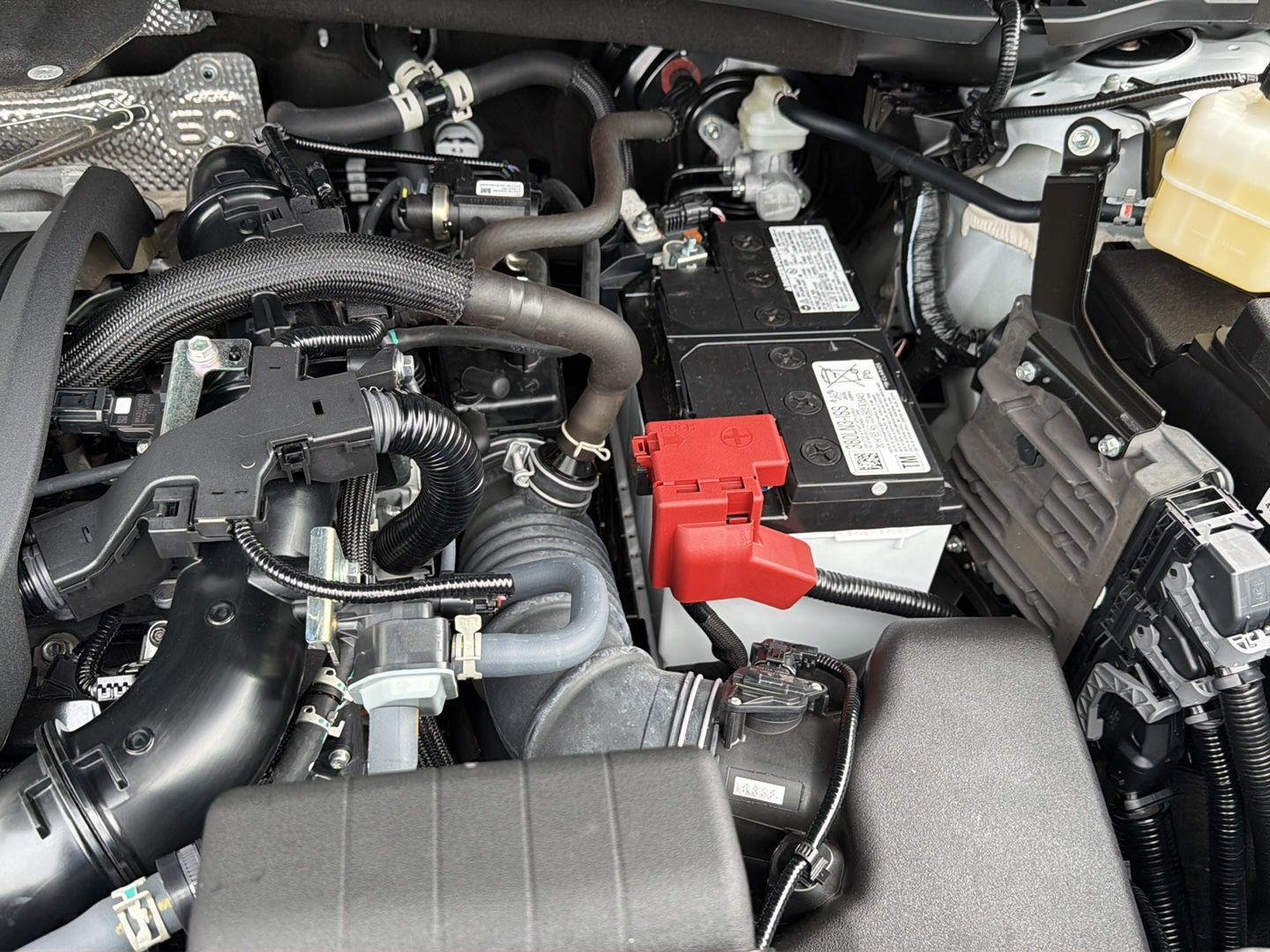 Used 2025 Wind Chill Pearl Toyota XLE image 36