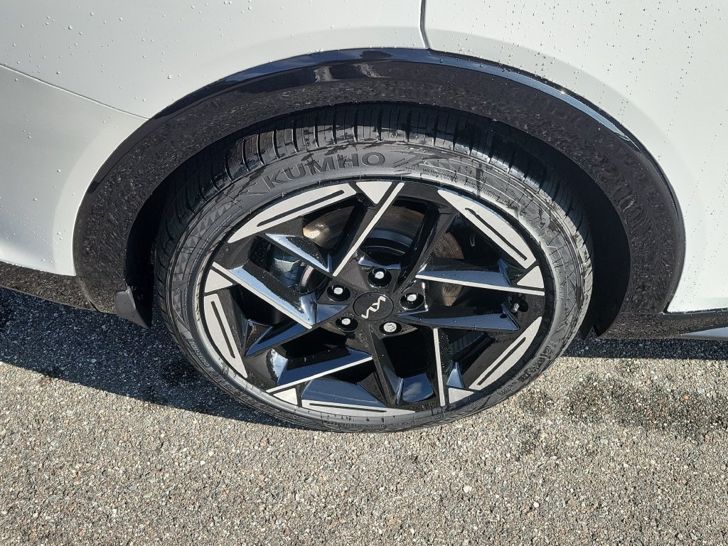 New 2026 Snow White Pearl Kia GT-Line image 37