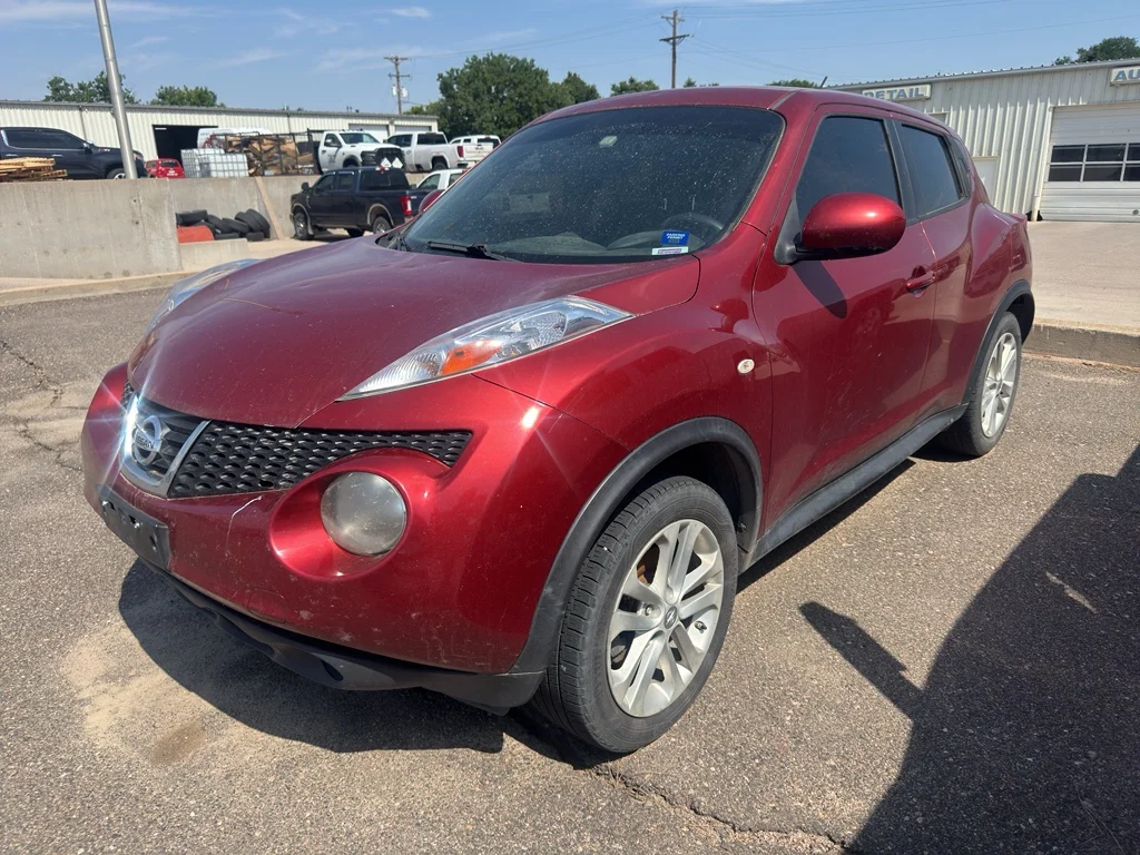 Used 2013 Cayenne Red Nissan S image 3
