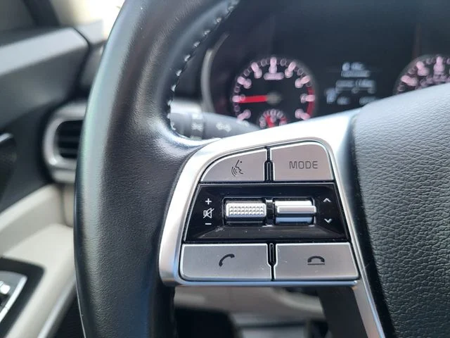 Used 2020 White Kia S image 23