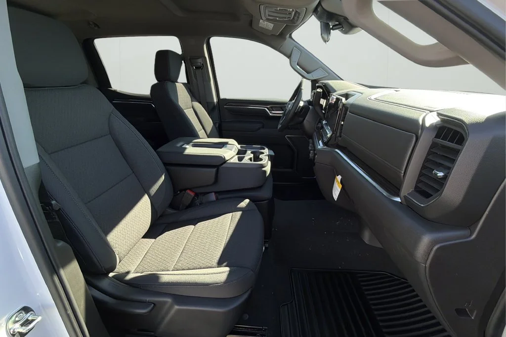 New 2026 Summit White Chevrolet LT image 15