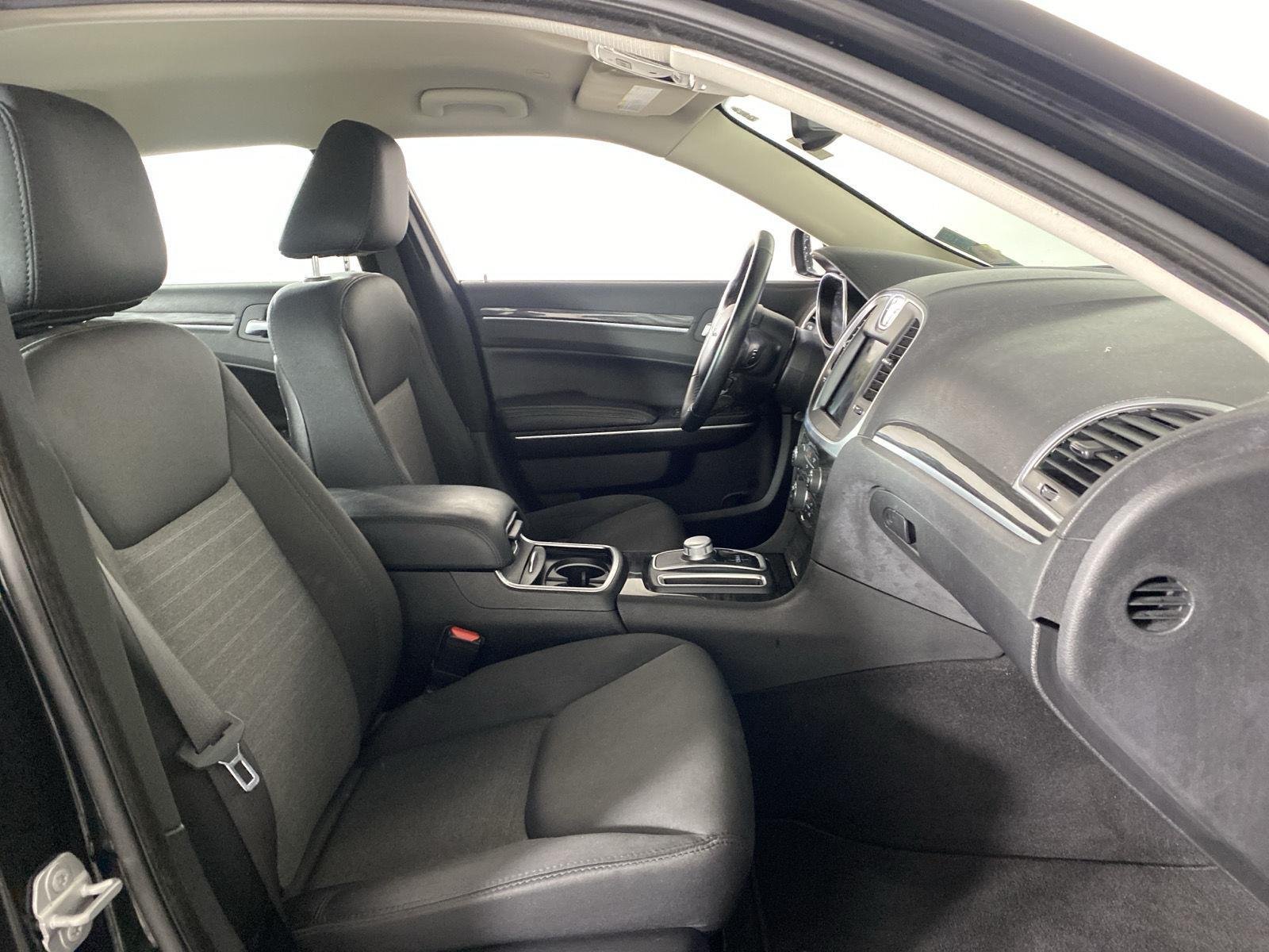 Used 2019 Gloss Black Chrysler Touring image 26