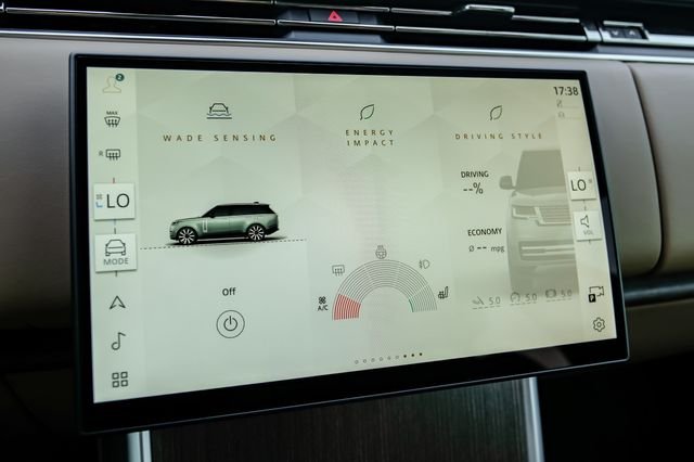 New 2026 Belgravia Green Land Rover SE image 38