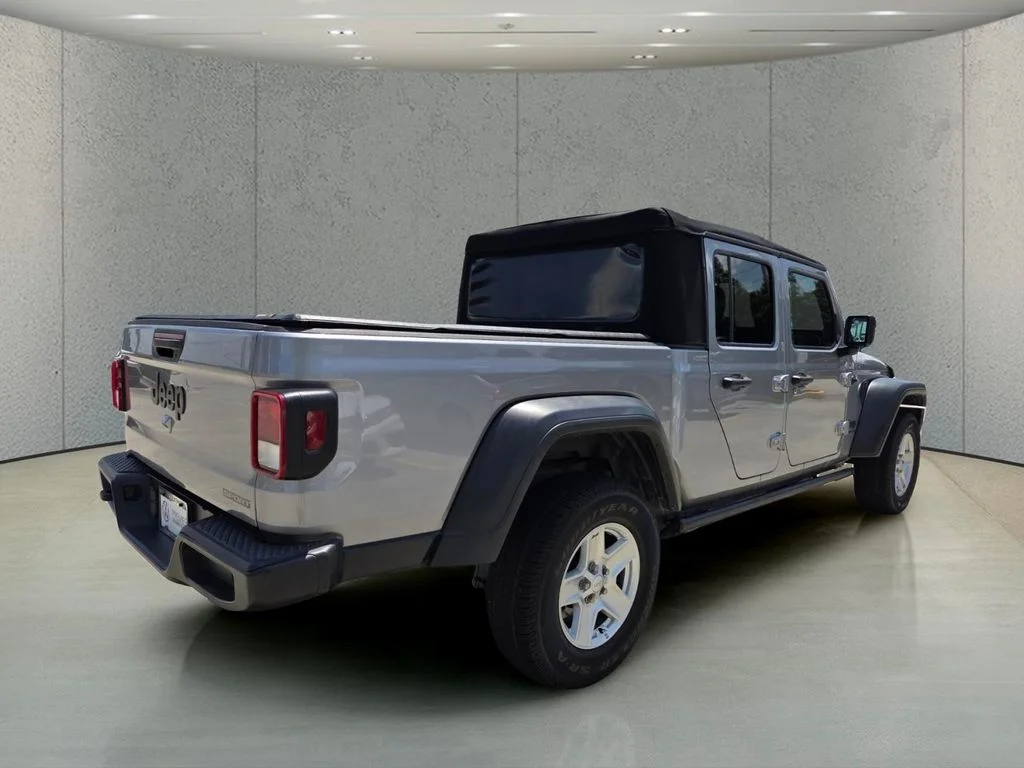 Used 2020 Silver Jeep Sport image 5