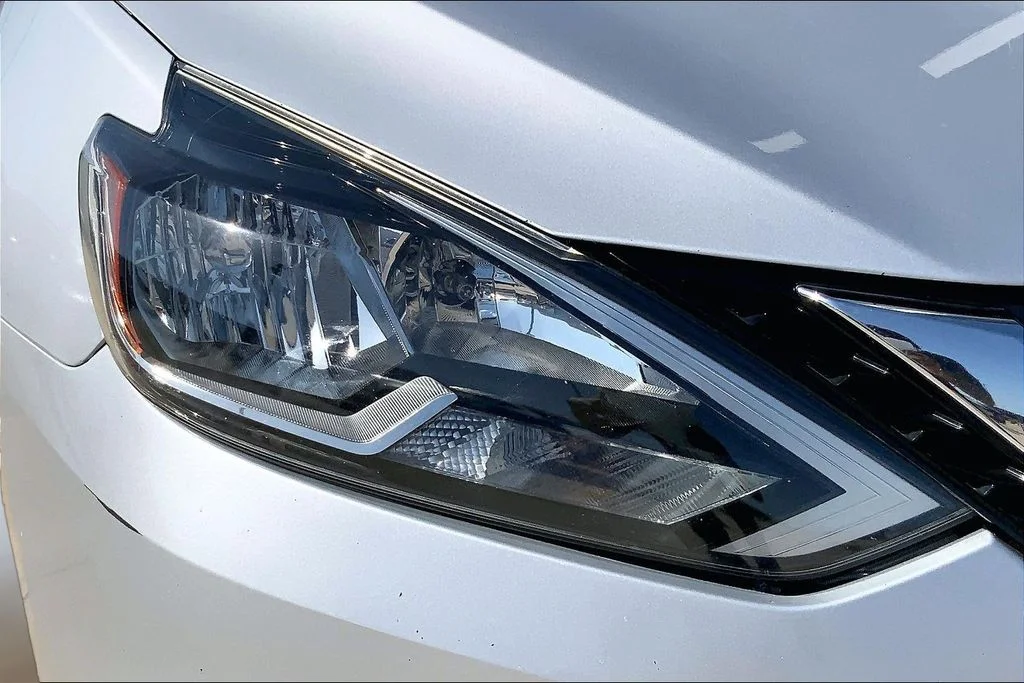 Used 2018 Brilliant Silver Metallic Nissan S image 27
