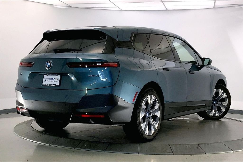 Used 2024 Blue BMW xDrive50 image 11