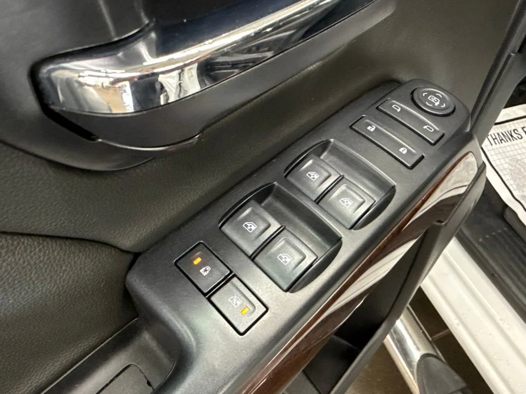Used 2019 White GMC SLE image 20