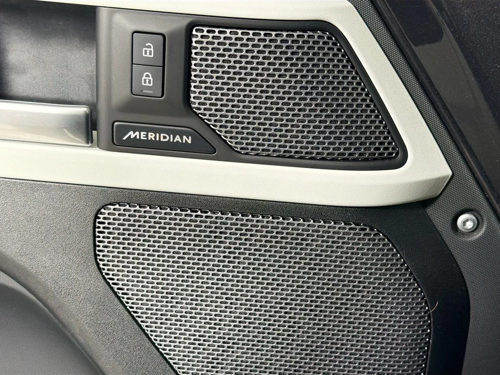 Used 2024 Gray Land Rover S image 19