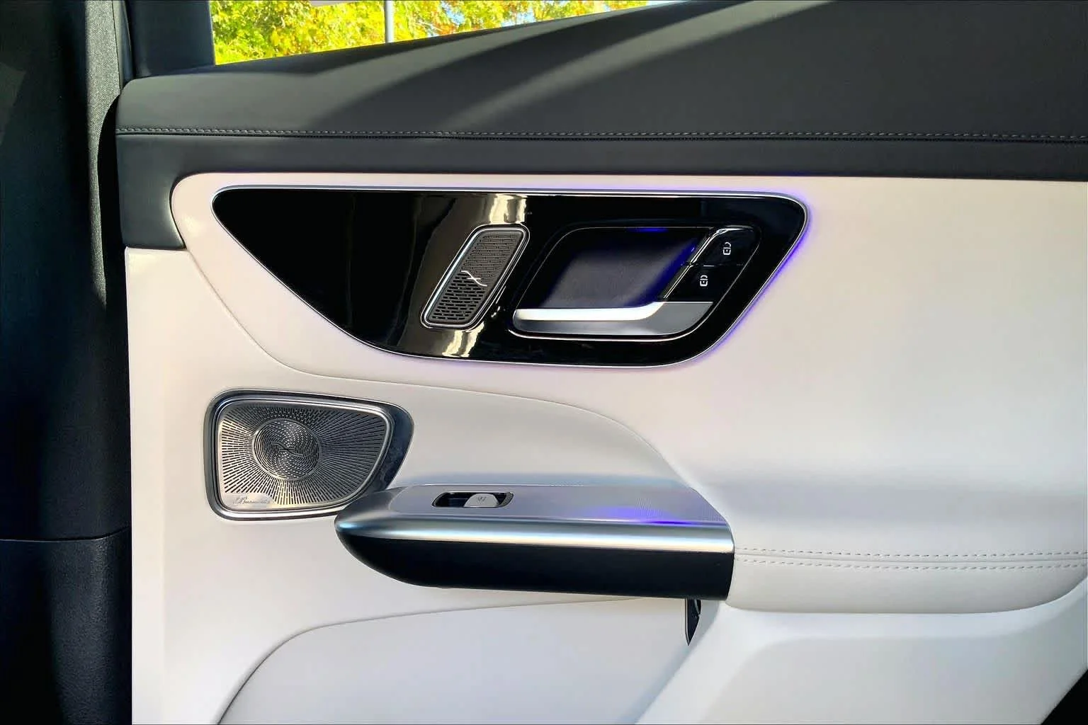 Used 2024 Polar White Mercedes-Benz GLC 300 image 36