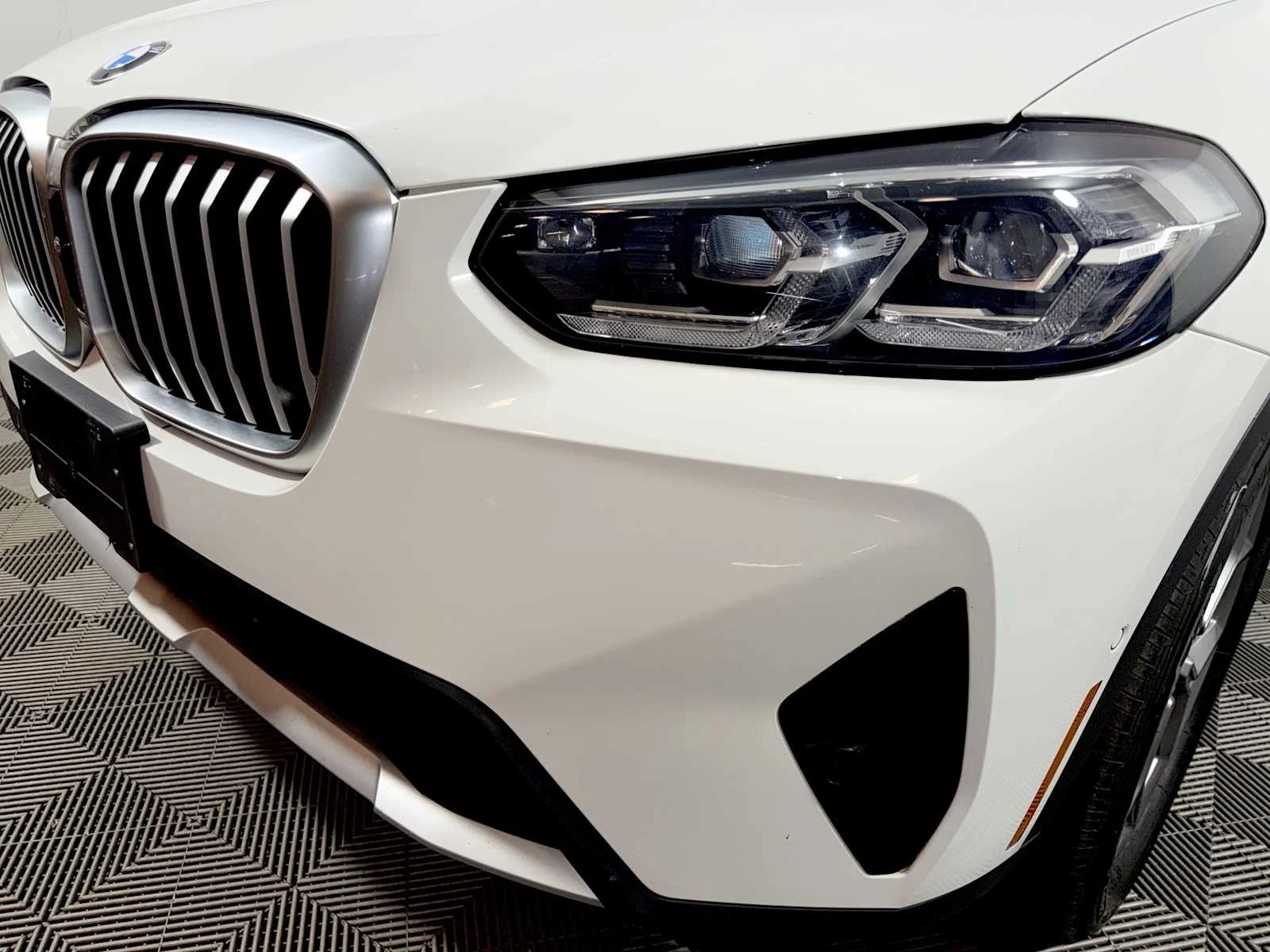 Used 2024 Alpine White BMW xDrive30i image 26