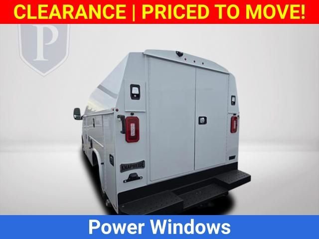 New 2025 Summit White Chevrolet 1WT image 9