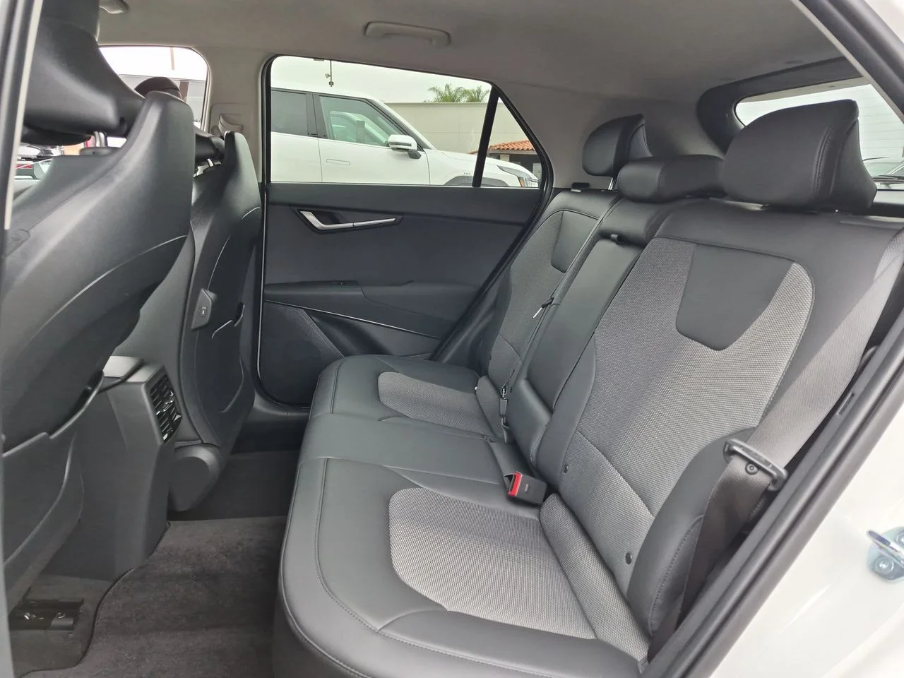 New 2026 Snow White Pearl Kia EX image 25