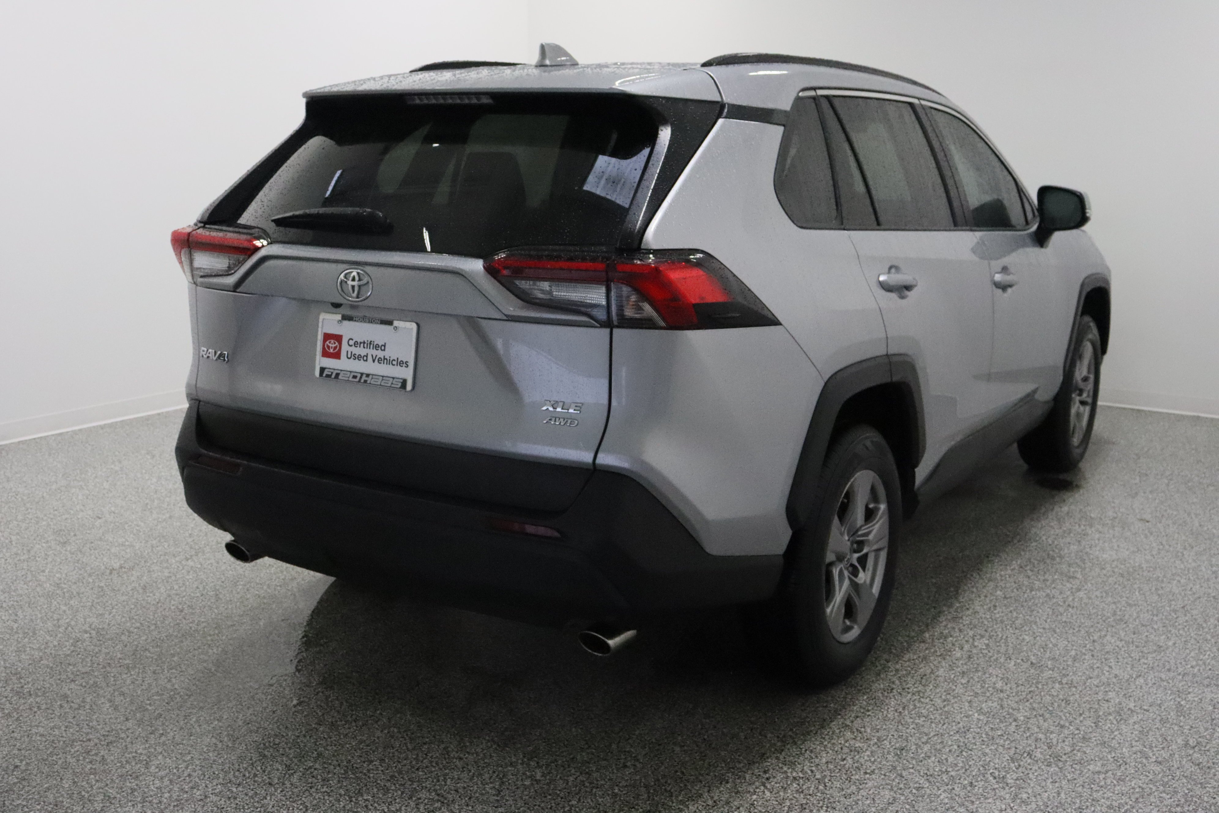 Certified Used 2025 Silver Sky Metallic Toyota XLE 2.5L image 7