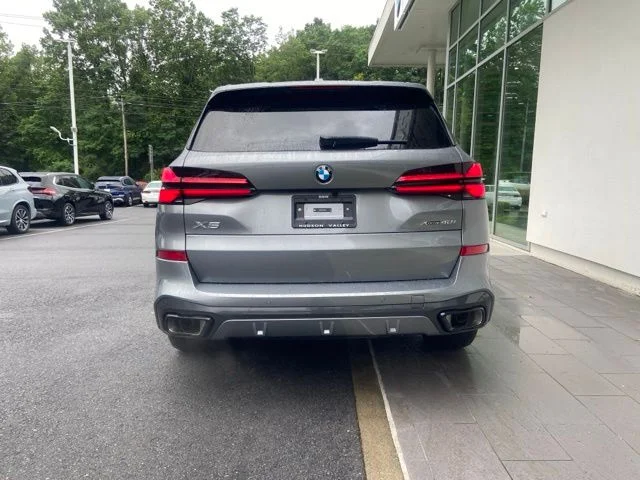 New 2026 Skyscraper Grey Metallic BMW xDrive40i image 8