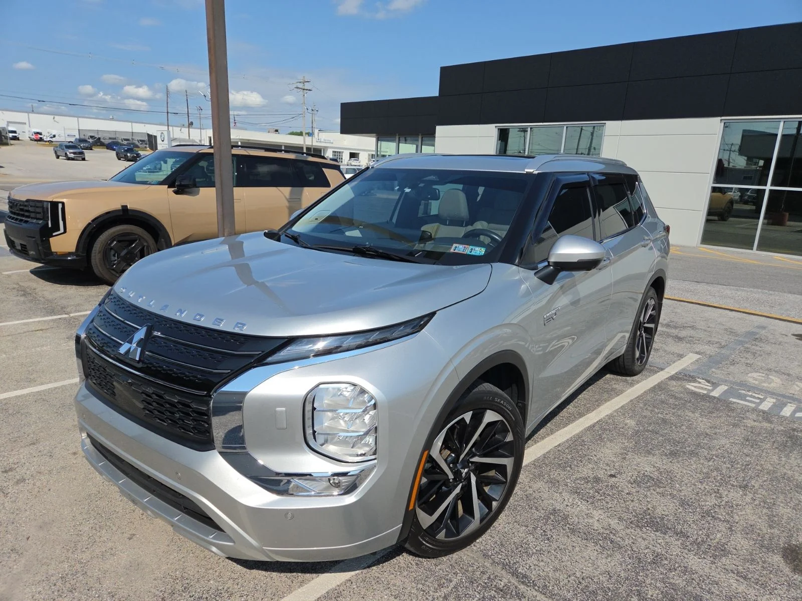 Used 2023 Silver Mitsubishi SEL image 1