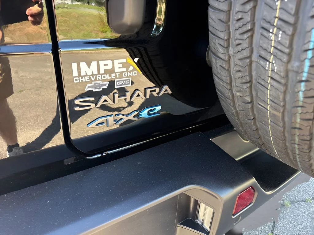 Used 2025 Black Jeep Sahara image 32