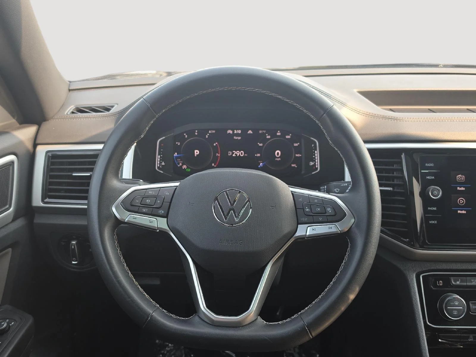 Used 2023 Silver Volkswagen 2.0T SE w/Technology image 15