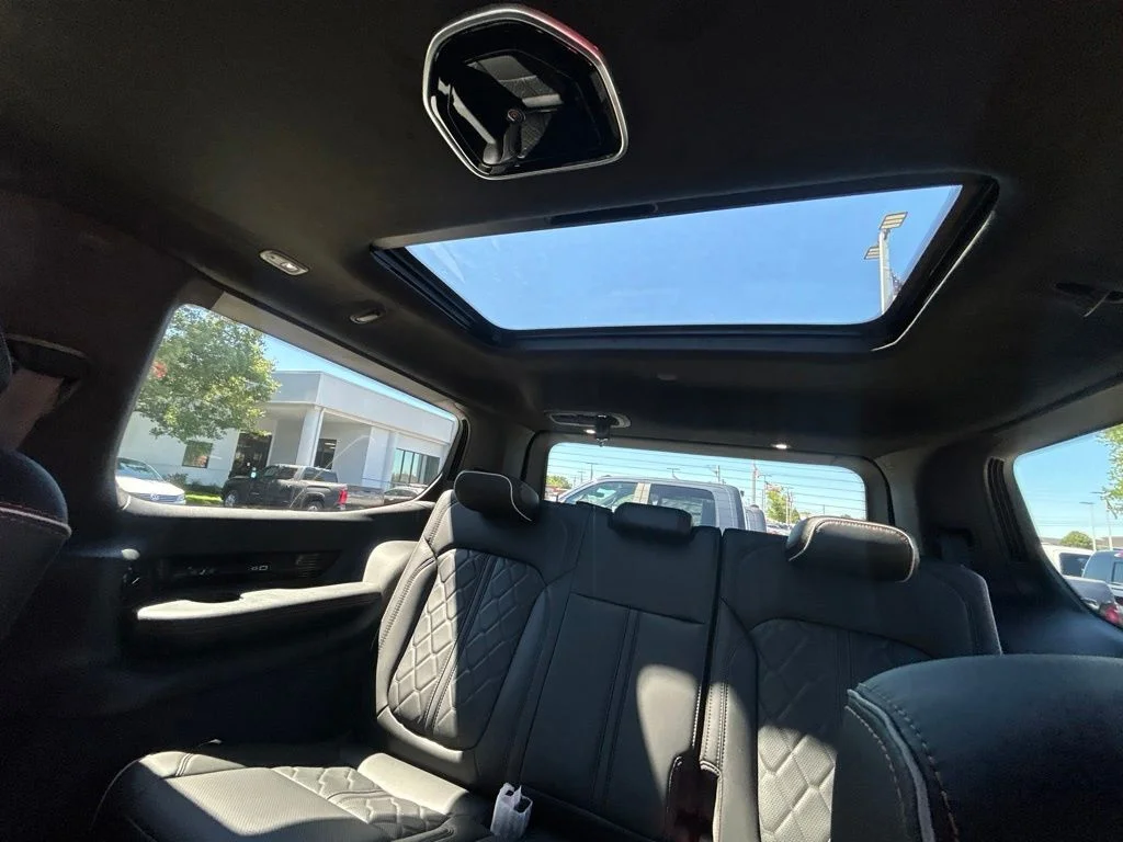 New 2026 High Gloss Black Exterior Paint Jeep Summit Reserve image 14