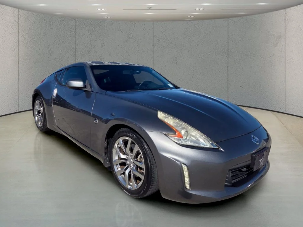Used 2014 Gray Nissan Base image 6