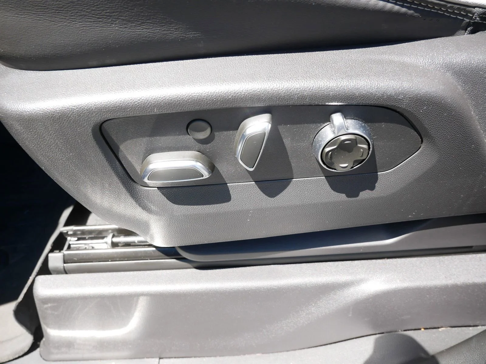 Used 2025 Sterling Metallic GMC Denali Ultimate image 16