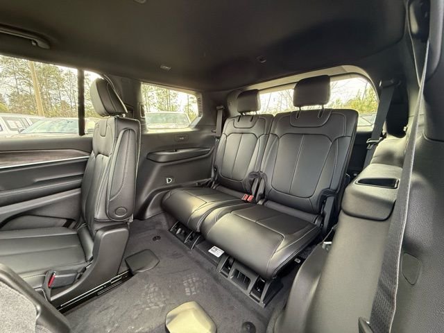 New 2026 Diamond Black Crystal Pearl-Coat Exterior Paint Jeep Limited image 15