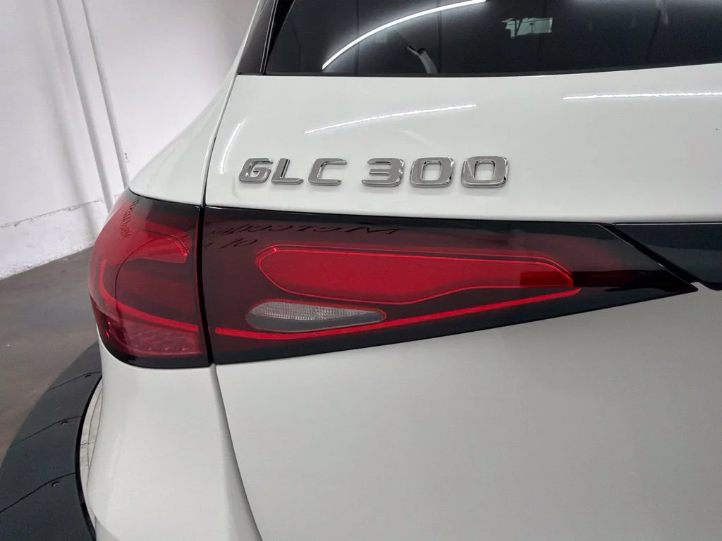 New 2027 White Mercedes-Benz GLC 300 image 11