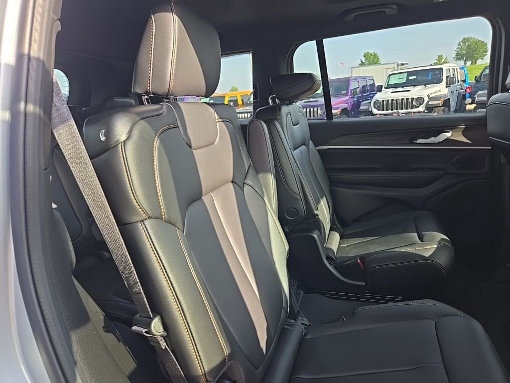 New 2026 Silver Zynith Exterior Paint Jeep  image 85