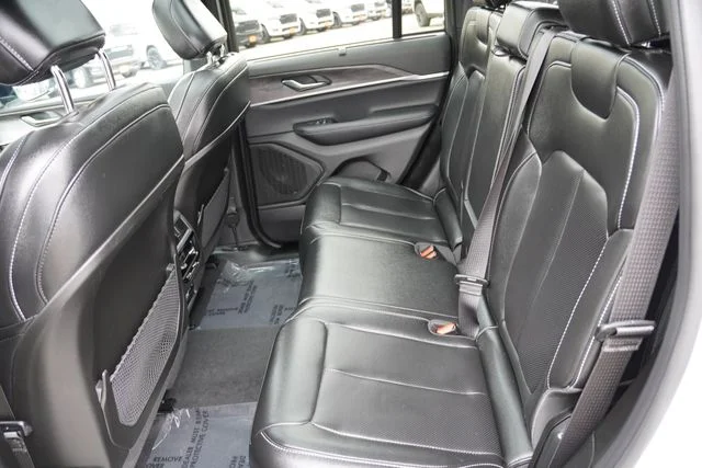 Used 2025 White/off-white Jeep Limited image 17