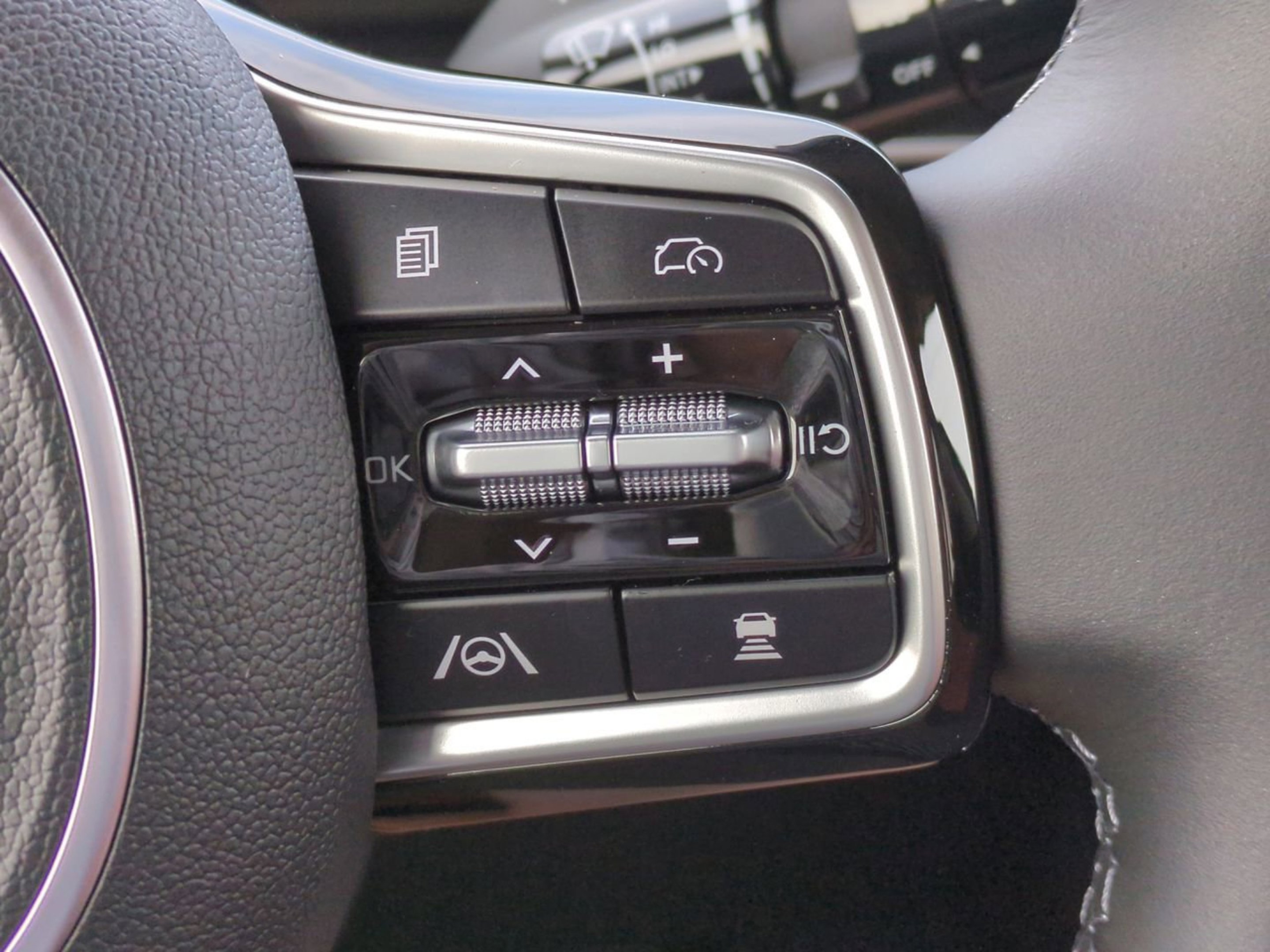 New 2026 Deep Chroma Blue Kia EX image 26