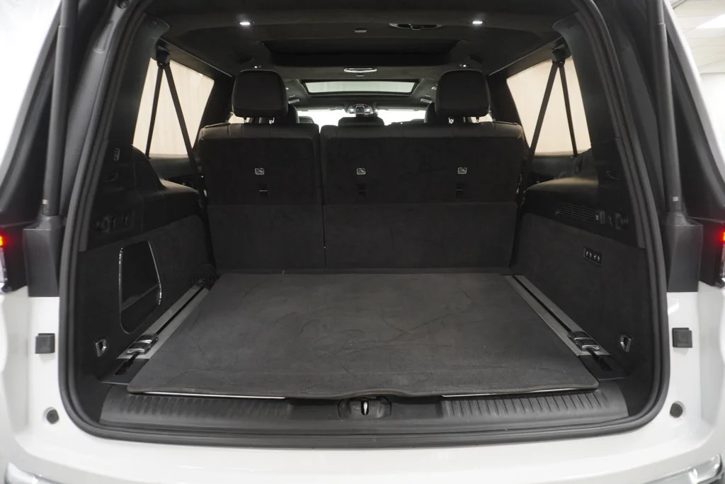 Used 2023 White Jeep Series III image 47