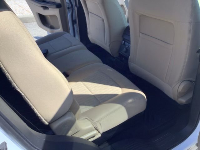Used 2016 Oxford White Ford Base image 25