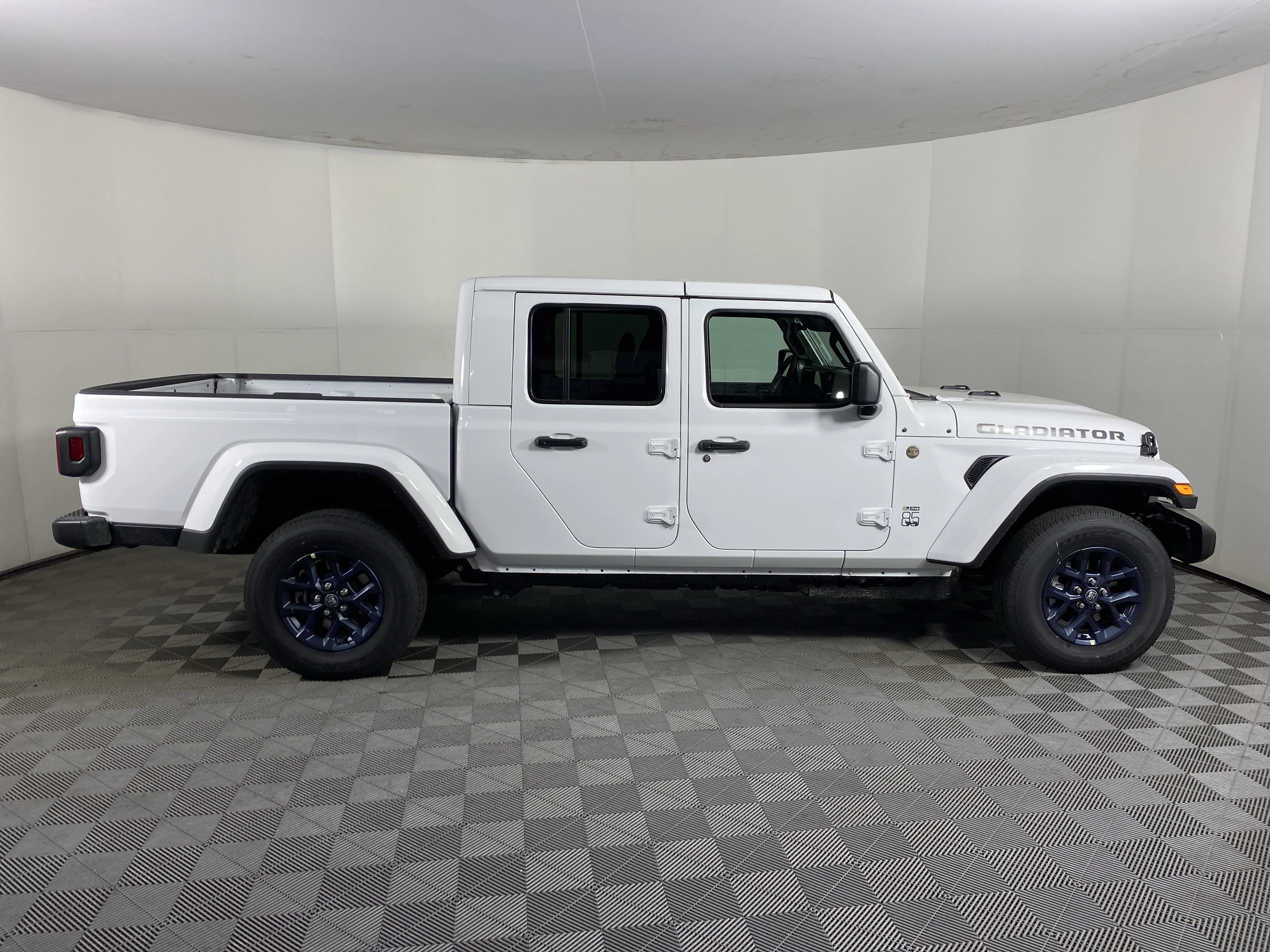New 2026 Bright White Clear-Coat Exterior Paint Jeep 85th Anniversary Edition image 6