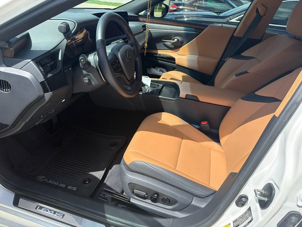 Used 2025 White Lexus ES 350 image 4