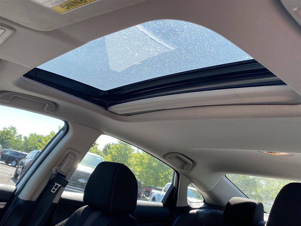 Used 2018  Honda EX image 5