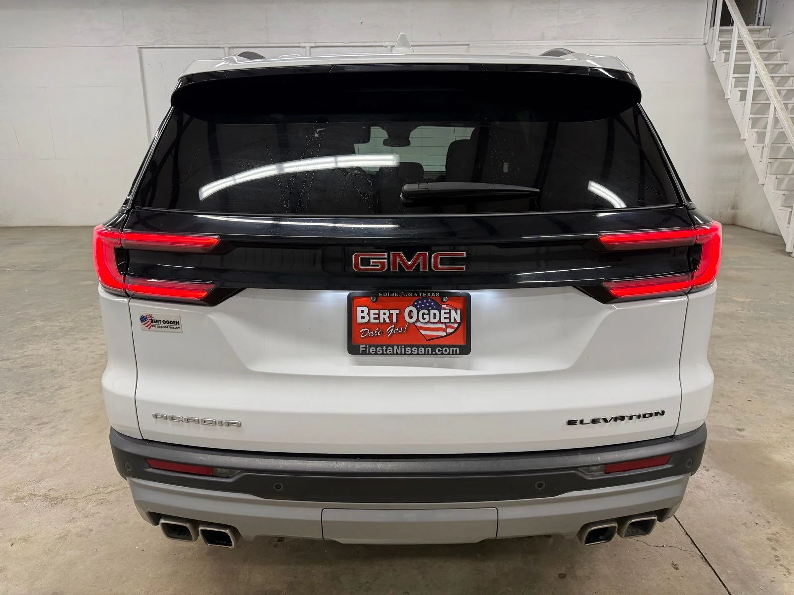 Used 2025 White GMC Elevation image 7