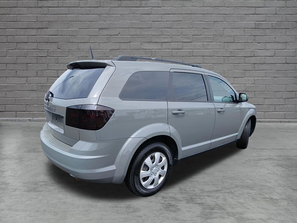 Used 2019 Gray Dodge SE image 5