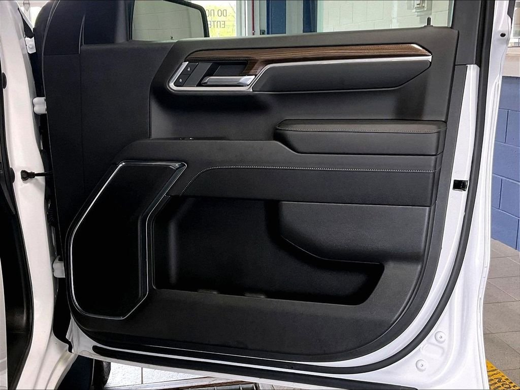 Used 2023 White Chevrolet LT image 12