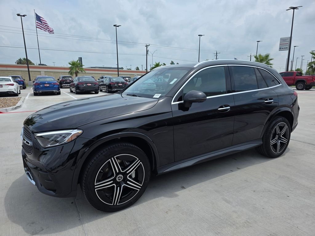 New 2026 Black Mercedes-Benz GLC 300 image 3