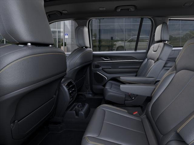 New 2026 Diamond Black Crystal Pearl-Coat Exterior Paint Jeep  image 49