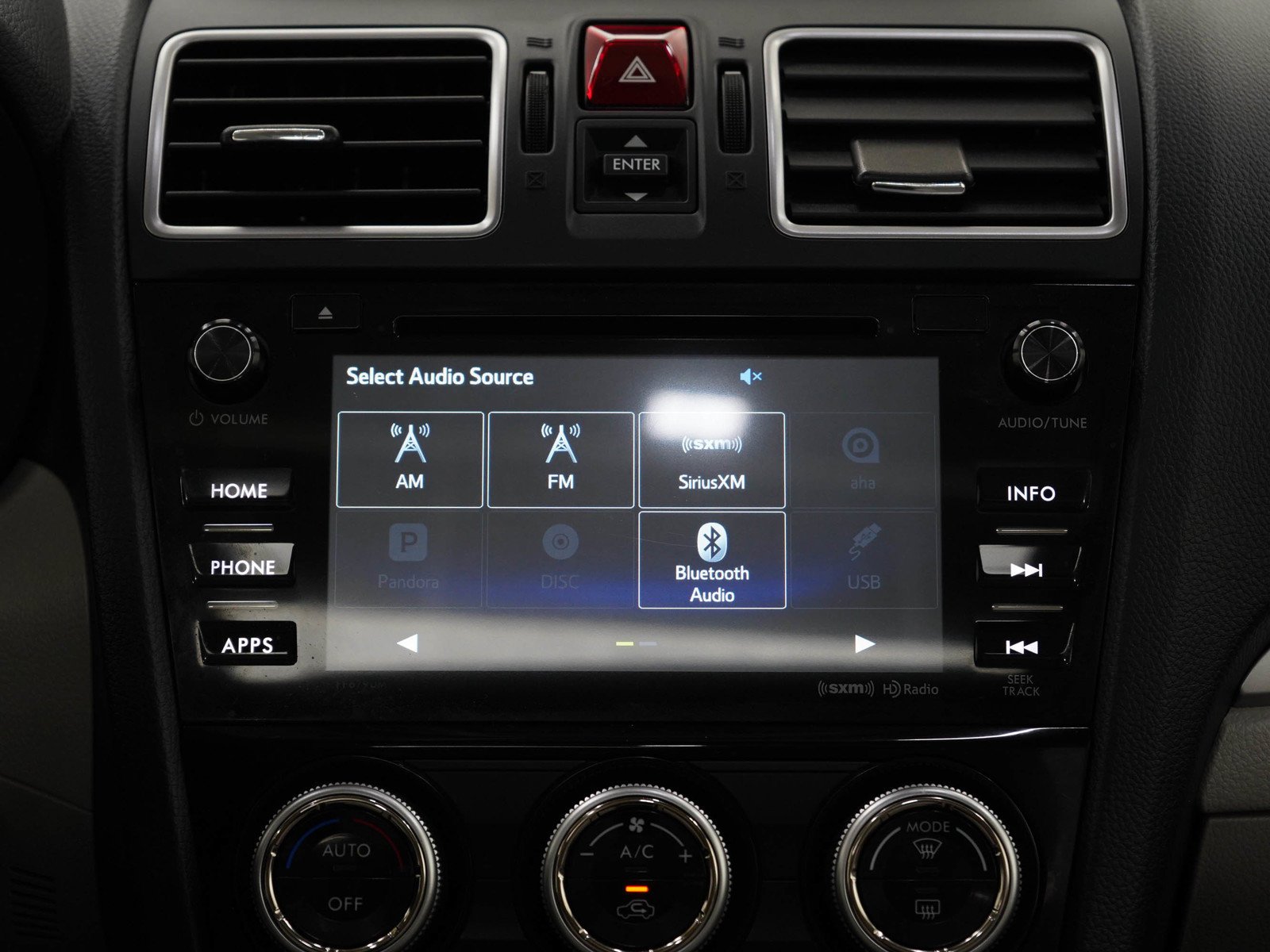 Used 2018 Crystal White Pearl Subaru 2.5i Premium image 16