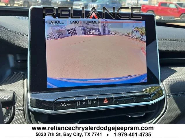 New 2026 Hydro Blue Pearl-Coat Exterior Paint Jeep Latitude image 26