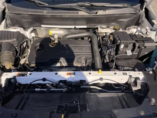 Used 2024 White GMC SLT image 27