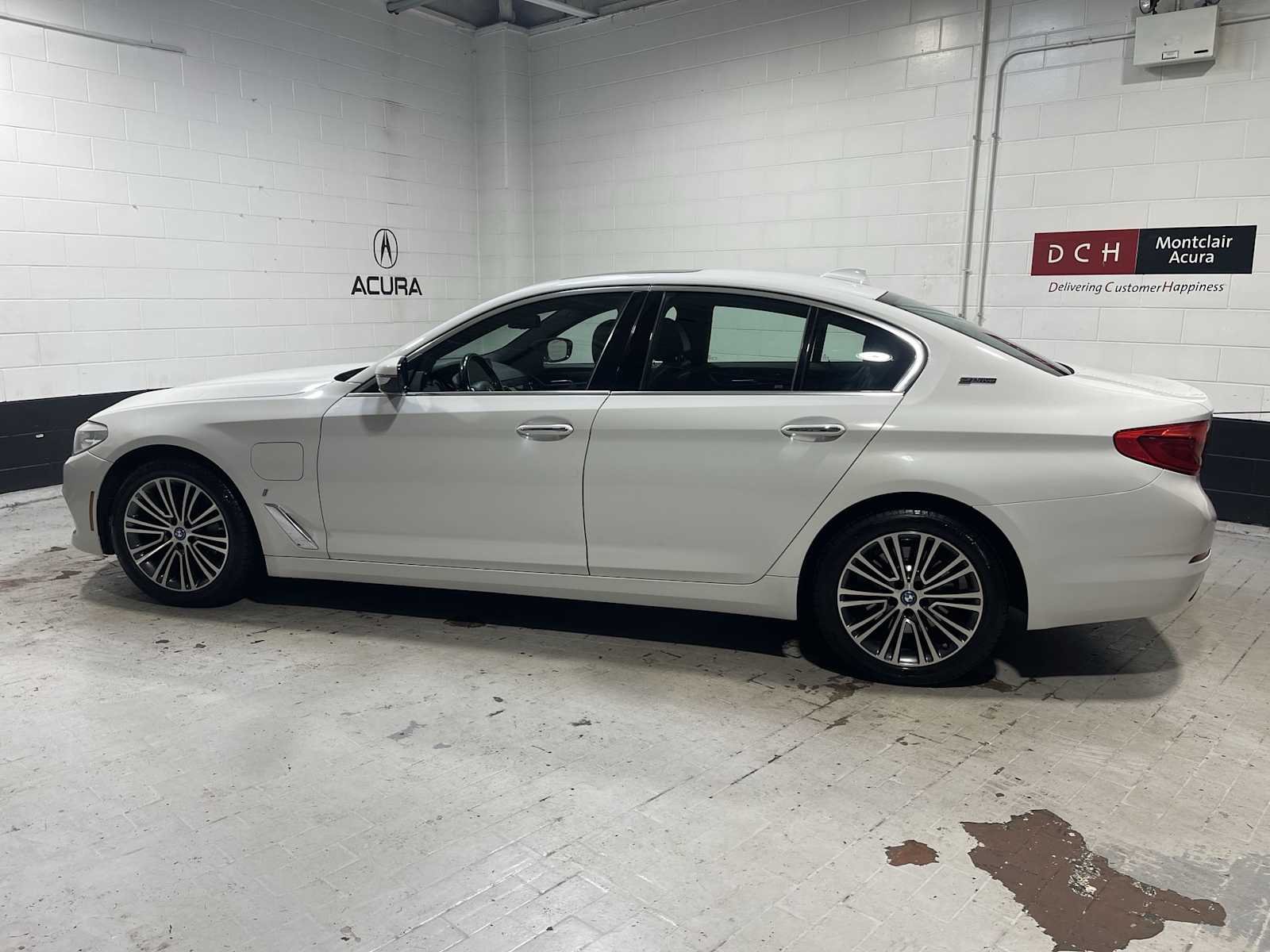 Used 2018 White BMW 530e xDrive iPerformance image 3