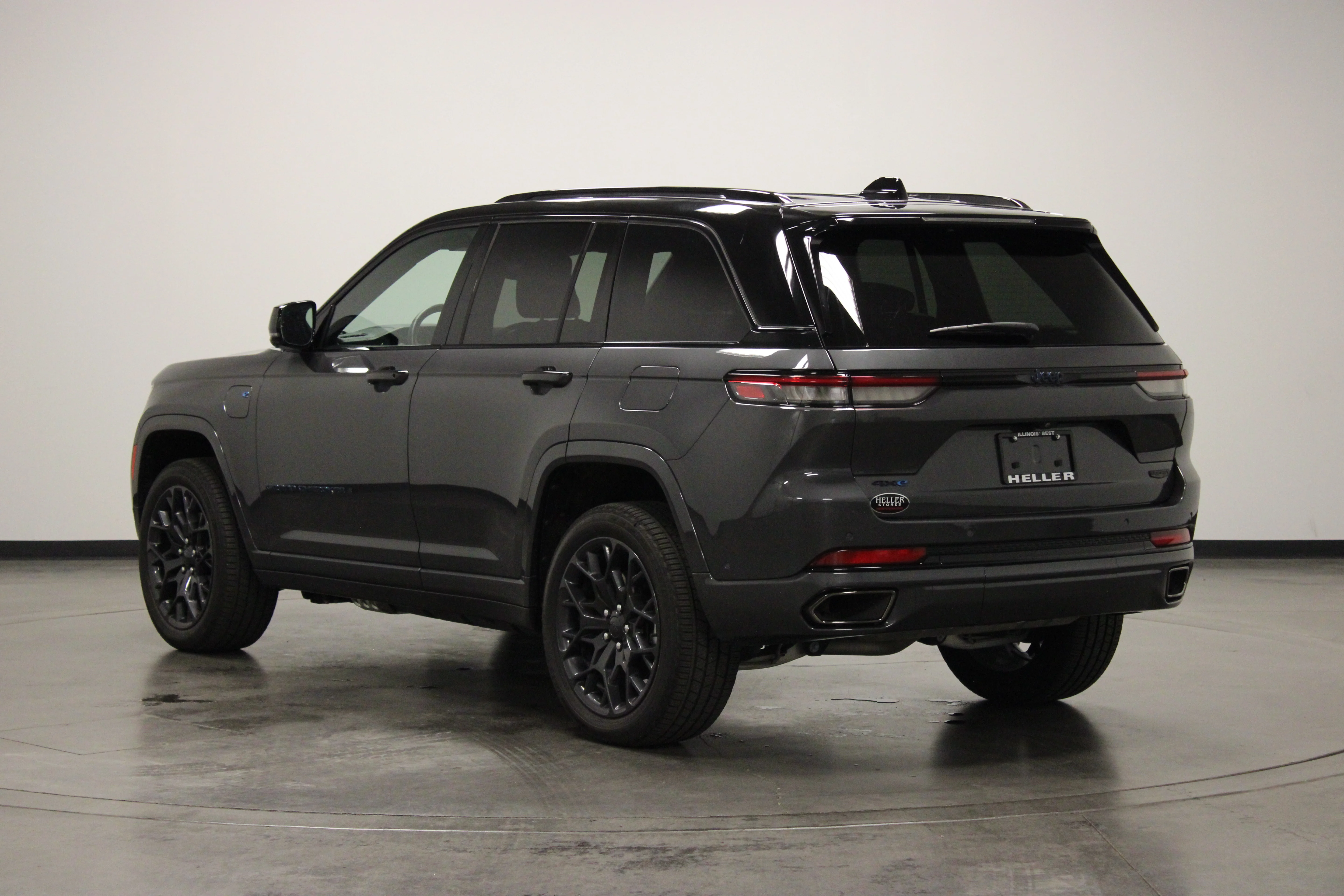 Used 2025 Baltic Gray Metallic Clearcoat Jeep Summit 4xe image 8