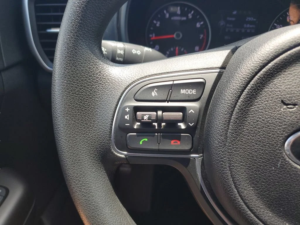Used 2018 White Kia LX image 20
