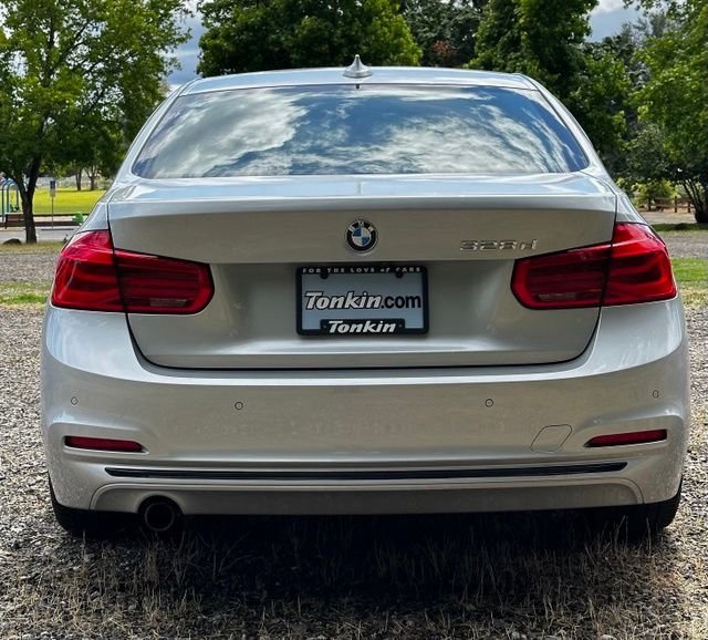 Used 2018 Glacier Silver Metallic BMW 328d image 8