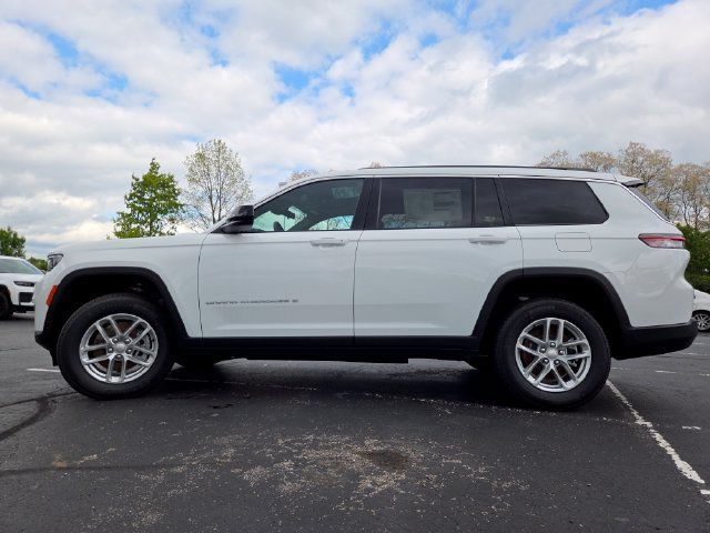 New 2026 Bright White Clear-Coat Exterior Paint Jeep Laredo image 24