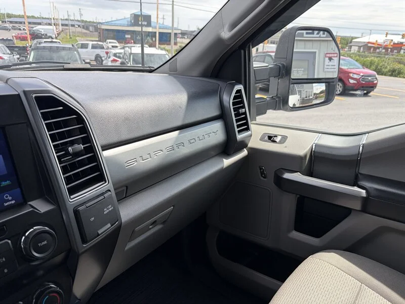 Used 2022 White Ford Super Duty XLT image 10